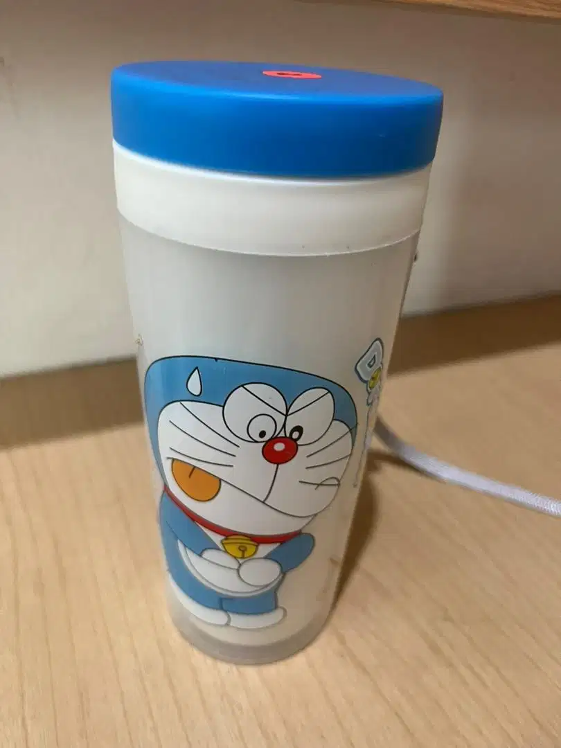 Botol minum doraemon