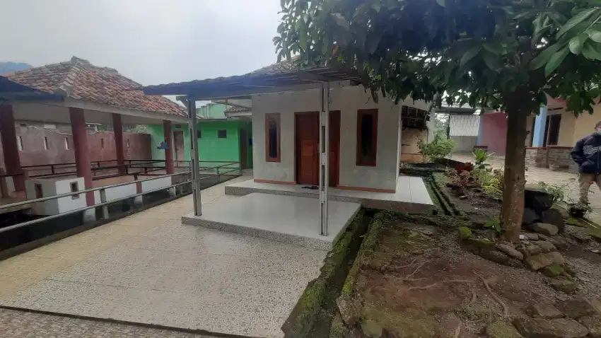 Villa + 1 unit rumah + kolam renang Cijolang Ciater Subang