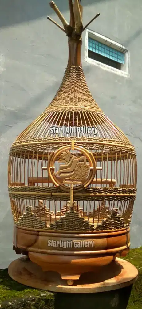 Sangkar Perkutut Klasik Antik Rajut semar
Bahan Rotan 
Semar semok