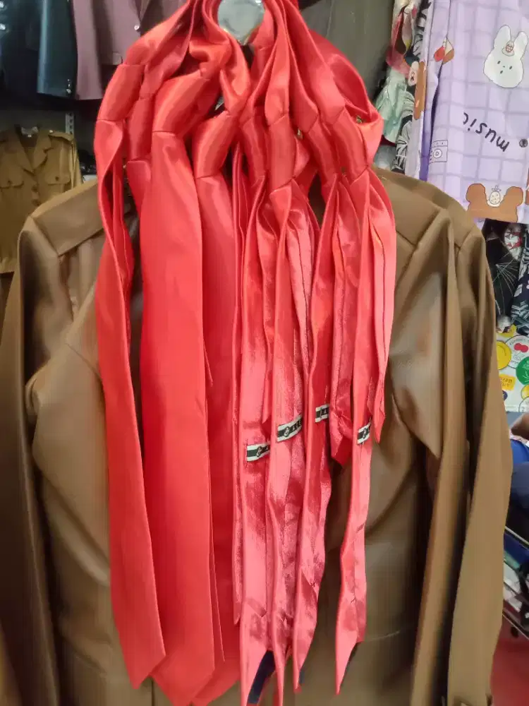 DASI PEREKAT KAIN LICIN MENGKILAP