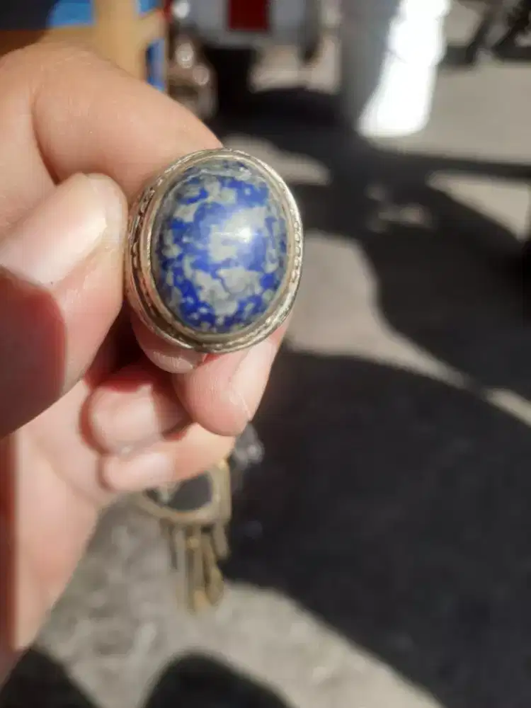 Batu cincin lapis Lazuli