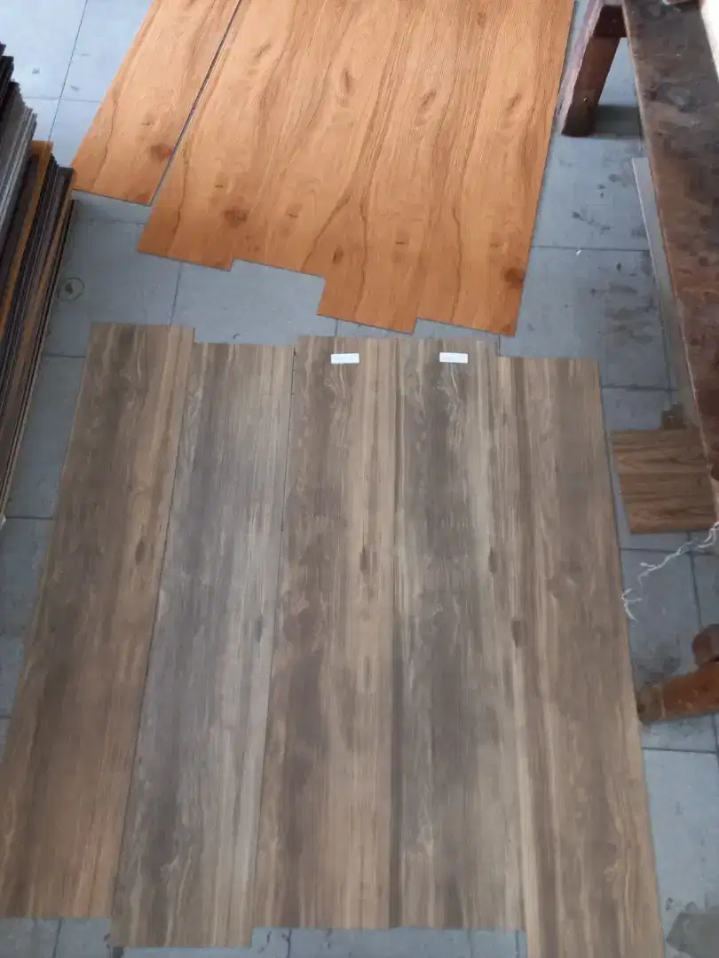 Vinyl lantai kayu pengganti keramik