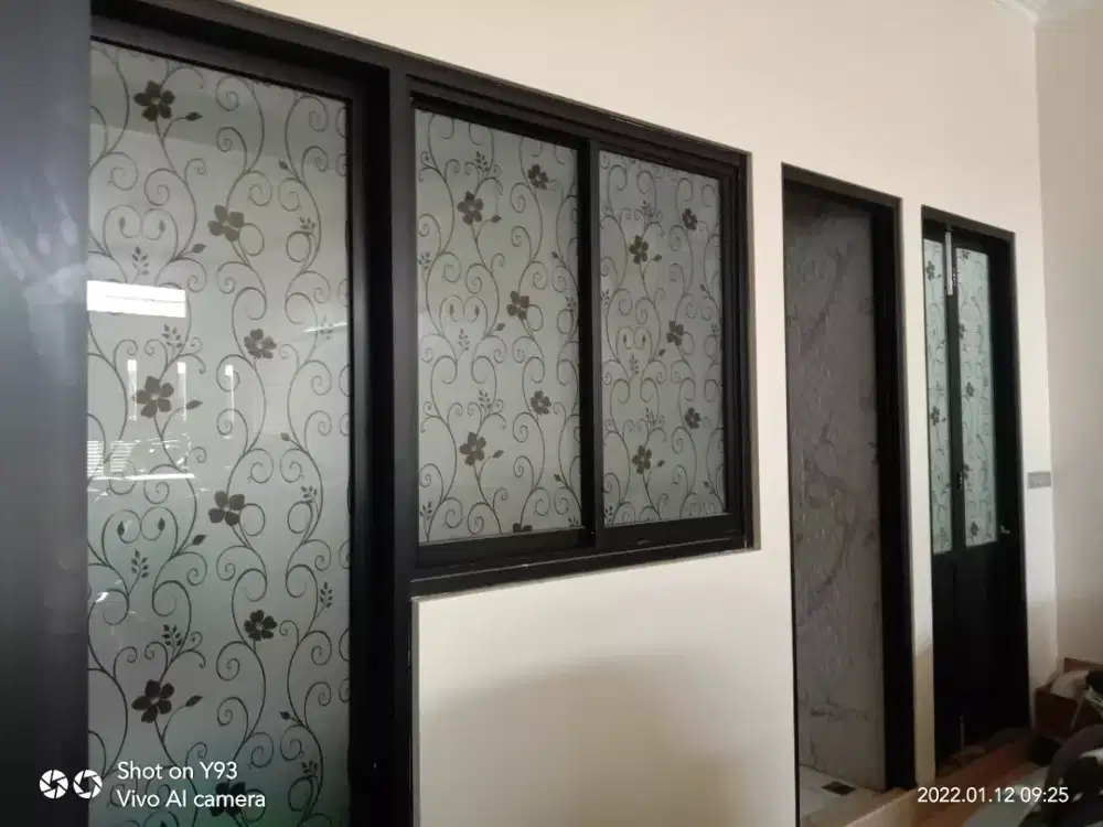 Stiker kaca film motif batik hitam