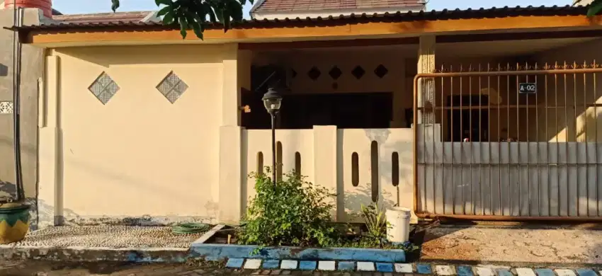 Rumah Dekat Pintu keluar Perumahan Swan Regency Sedati