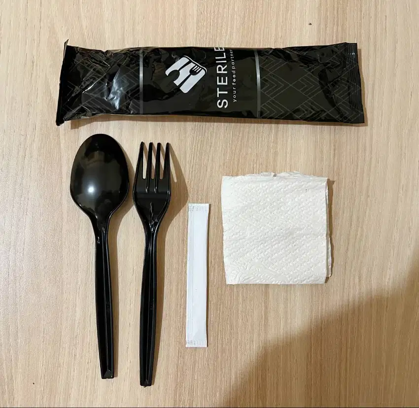 Sendok Garpu/ Alat Makan Plastik Merek Sterile, Hitam