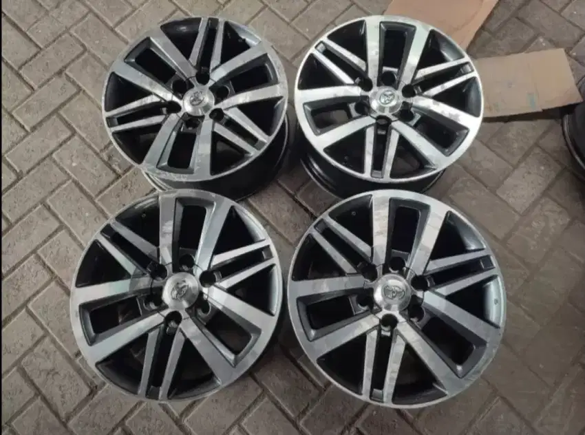 Velg OEM Fortuner Istimewa R18