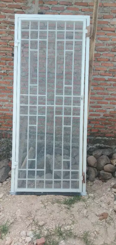 Tralis pintu minimalis