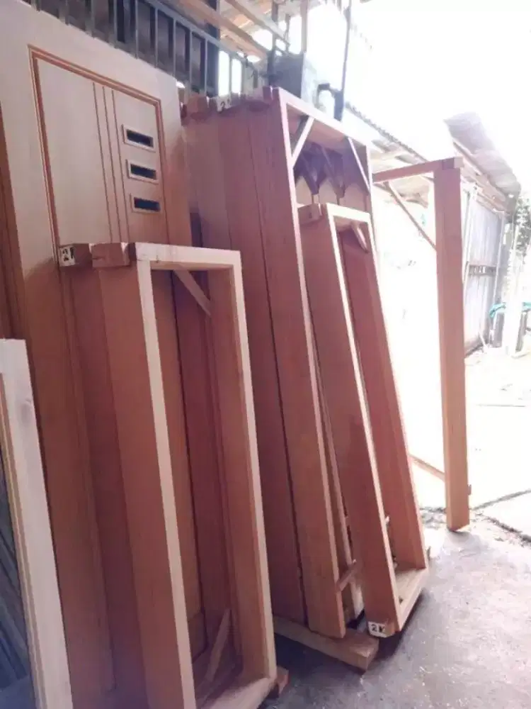 Kusen jendela berikut kaca