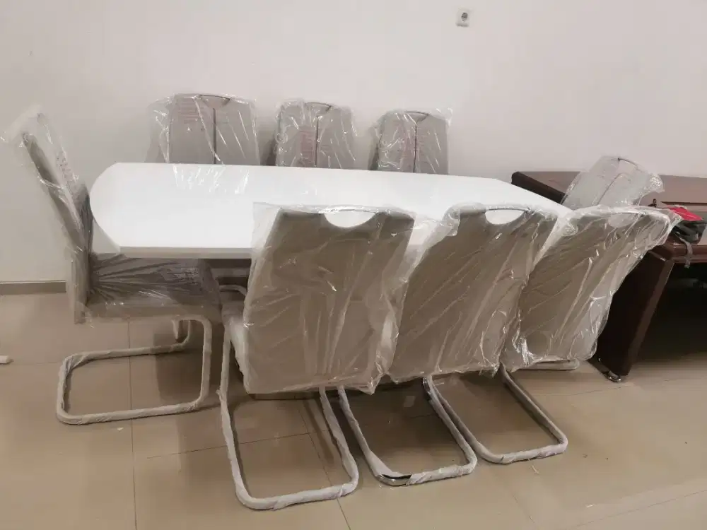 Meja makan tarik 8 kursi
