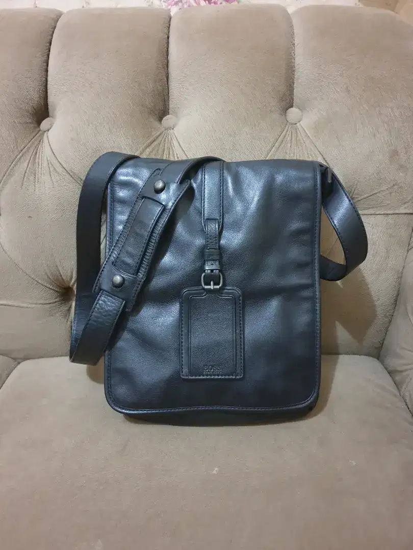 Mulus .authentic tas selempang .sling bag hugo boss