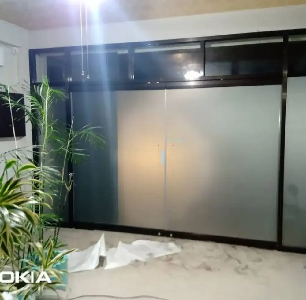 Kantoryg dipasangstiker Sanblas&kaca film trlihat drisisiluarTDKtembus