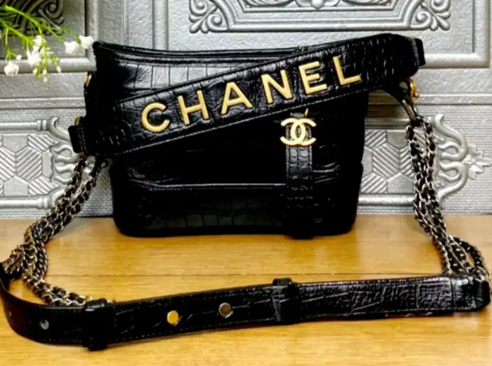 CHANEL BAG MADE IN ITALY LIKE NEW CONDITION FULL LEATHER BACA DSKRIPSI