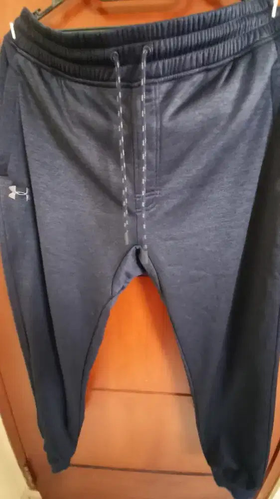 Celana training jogger under armour