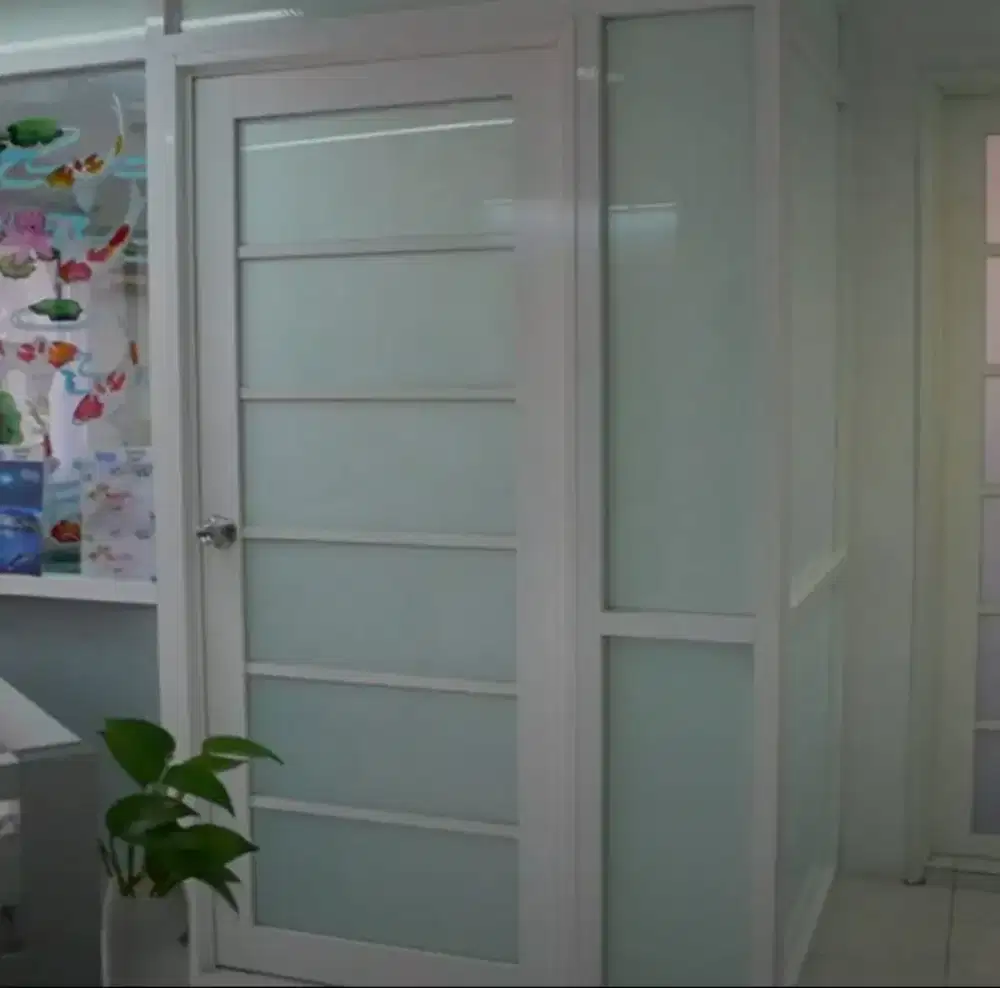 Kamar mandi jadi beda setelah pasang sticker sundblast kaca film dsb