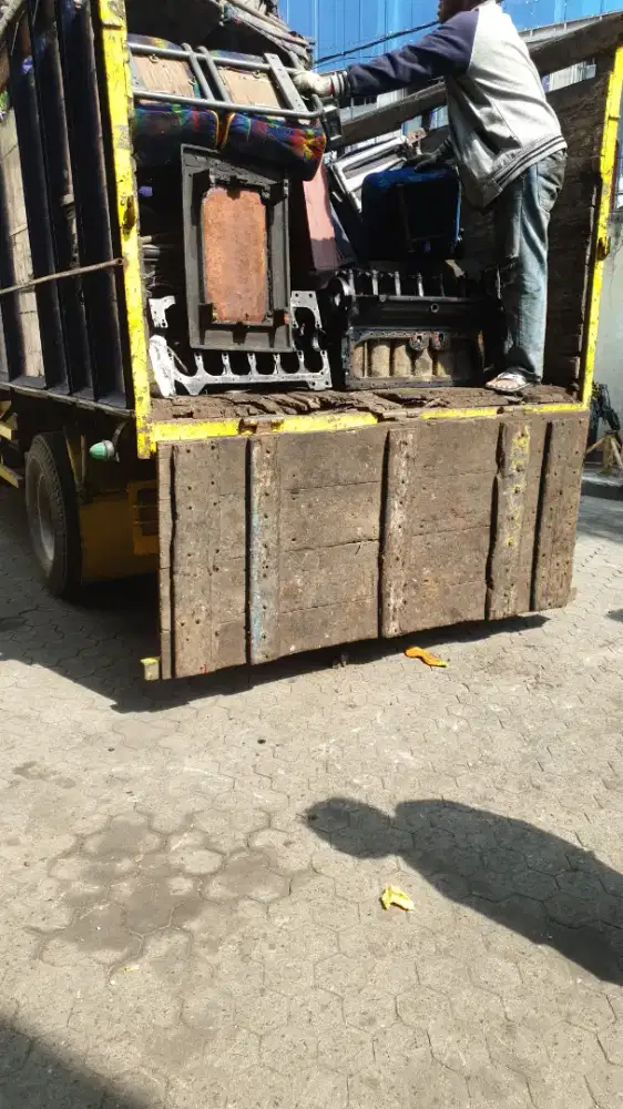 barang bekas rosokan ac besi aki ban truck/alat berat dll
