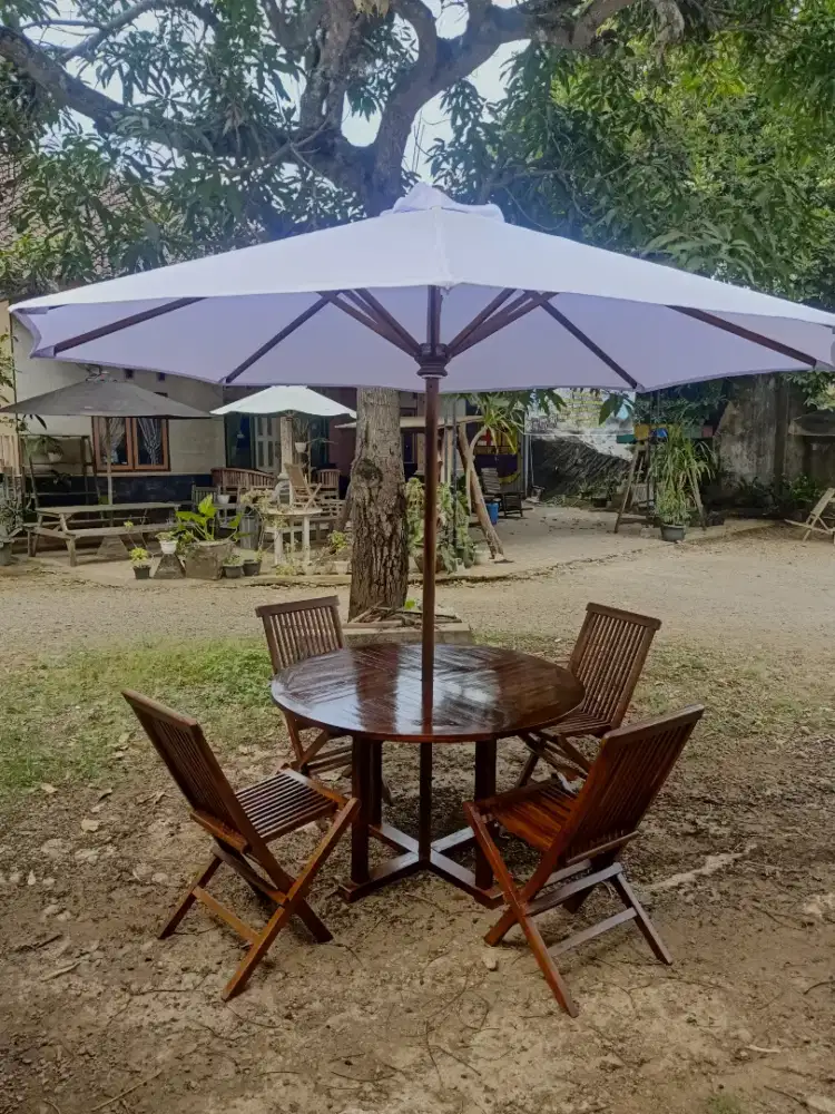 Set meja kursi payung cafe outdoor