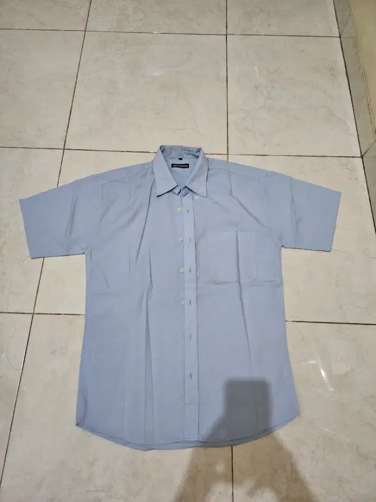 Kemeja cowok ukuran L lingkar dada +/-105 cm