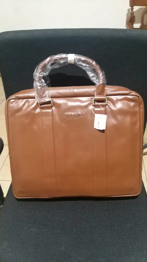 Tas Laptop ARROW (Genuine Leather)