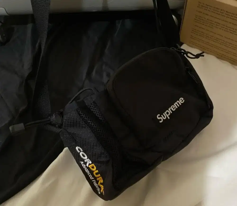 Tas sling shop bag supreme