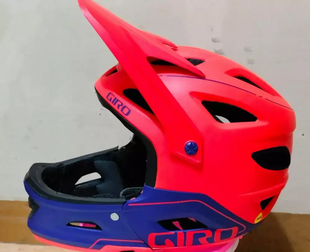 Helm Sepeda Giro Switchblade