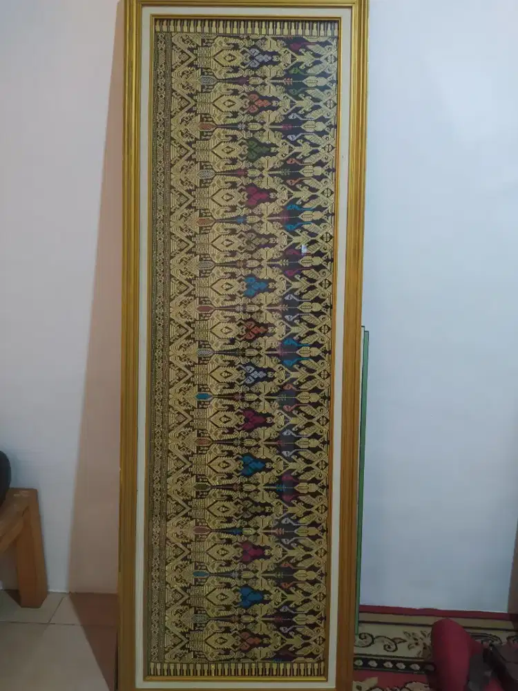 Pigura kain songket sumba NTT