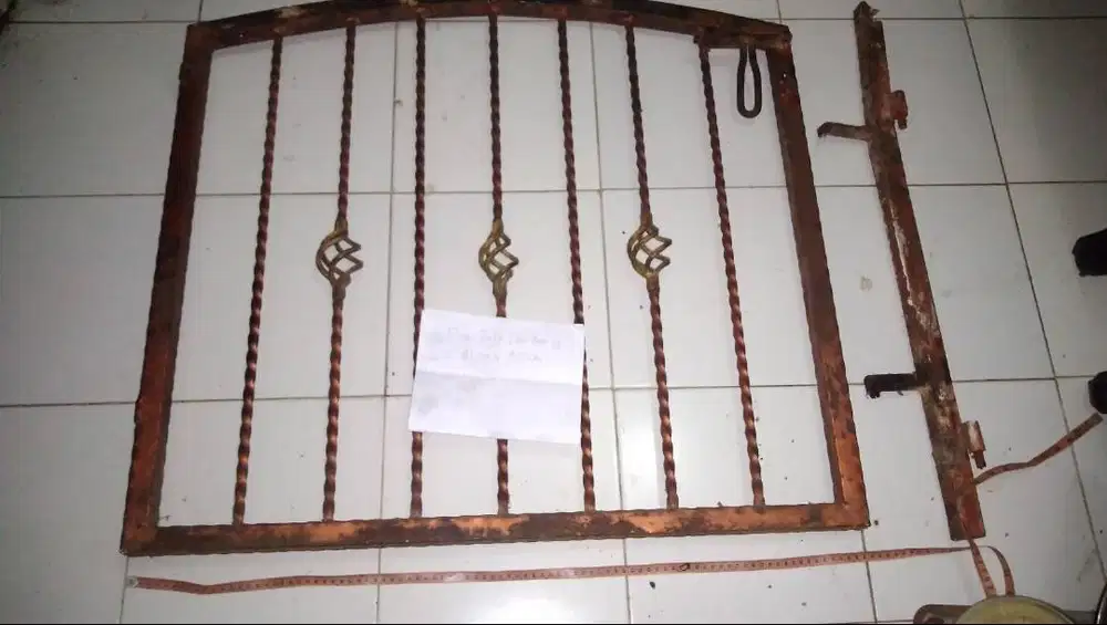 pintu pagar dari besi