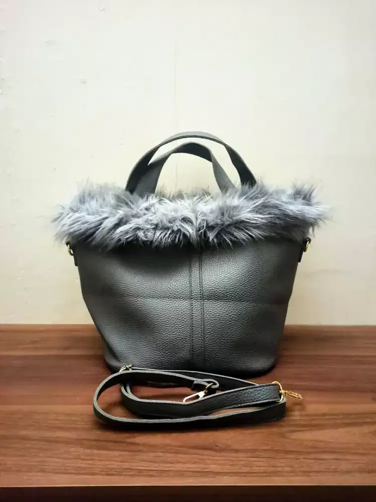 Bucket Bag Fur Leather Gray with Long Strap Koleksi Pribadi