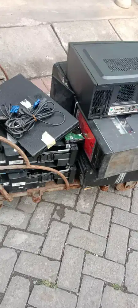 Komputer rusak siap kami beli .