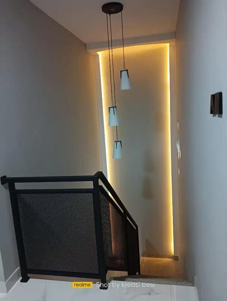 Relling tangga plat lubang