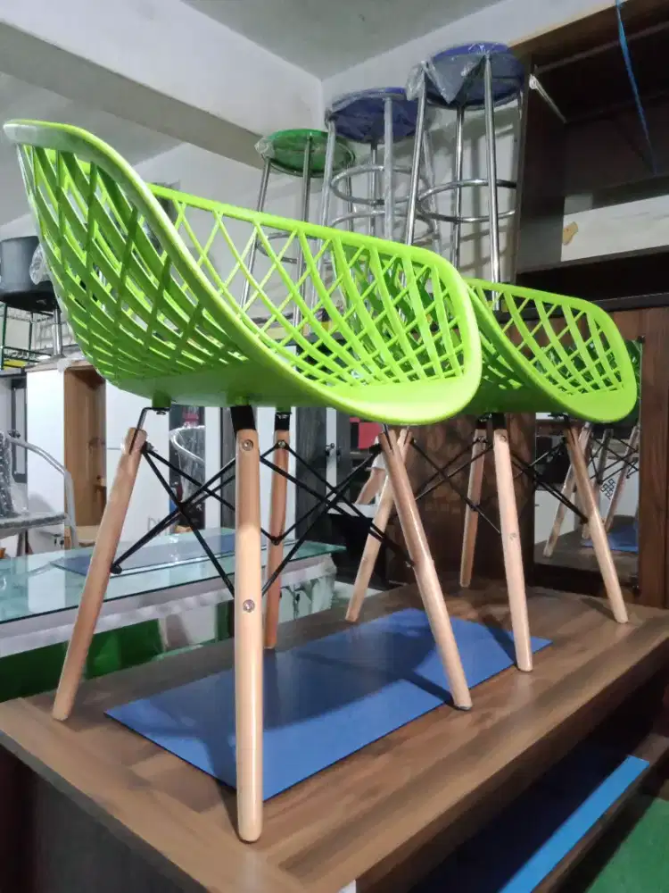 KURSI TERAS RUMAH UNTUK SUASANA SANTAI