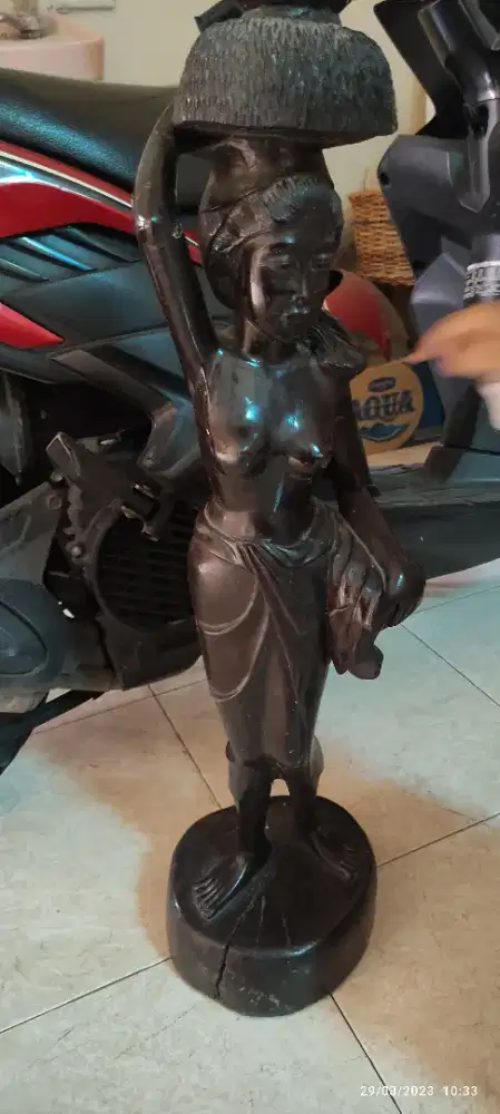 Patung bali antik dri kayu utuh sudah puluhan tahun tidak dirayap