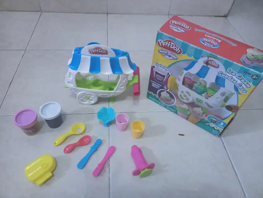 Preloved sundae cart play dough