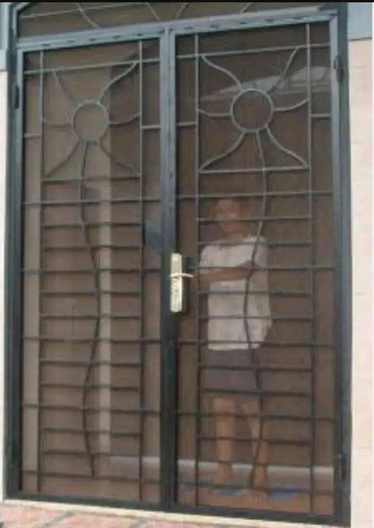 Pintu tralis kasa nyamuk