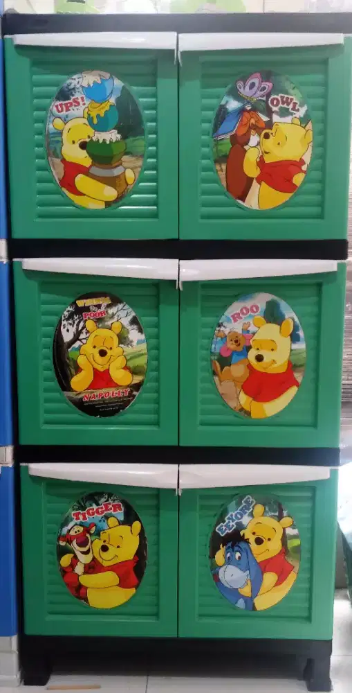 Lemari Plastik Winnie Pooh 6 pintu.