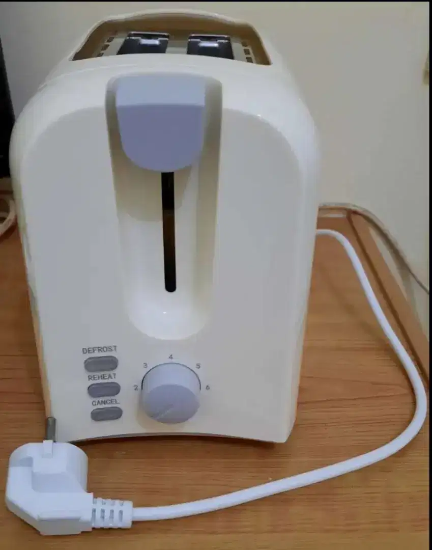 TOASTER 2 SLICES 700W TA01105-GS (Jual cepat, berfungsi dengan baik)