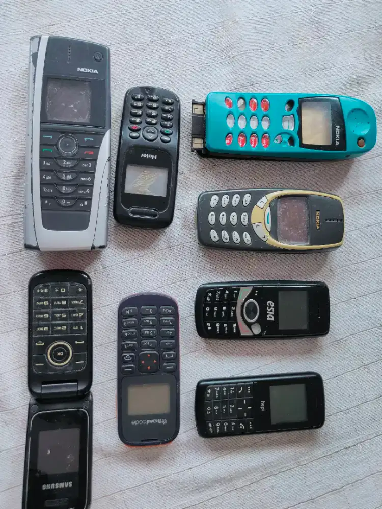 Paket Handphone Jadul (8 buah Handphone)