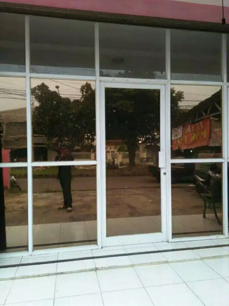 Stiker Kaca Jendela Rumah/Gedung