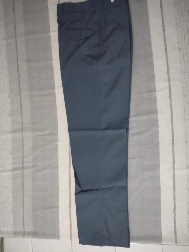 Dijual cepat celana seragam sekolah SMA