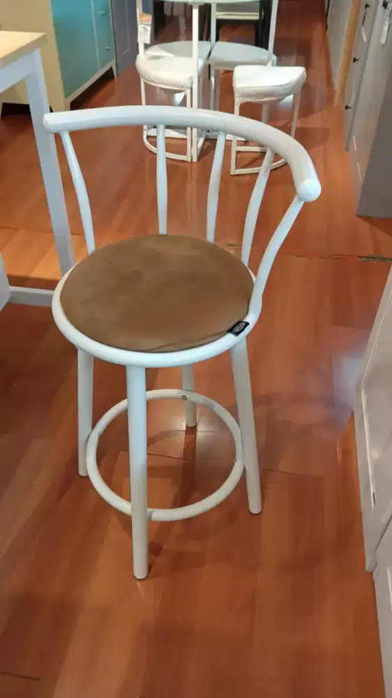 KURSI COFFEE BAR MINIMALIS ELEGANT BISA BERPUTAR