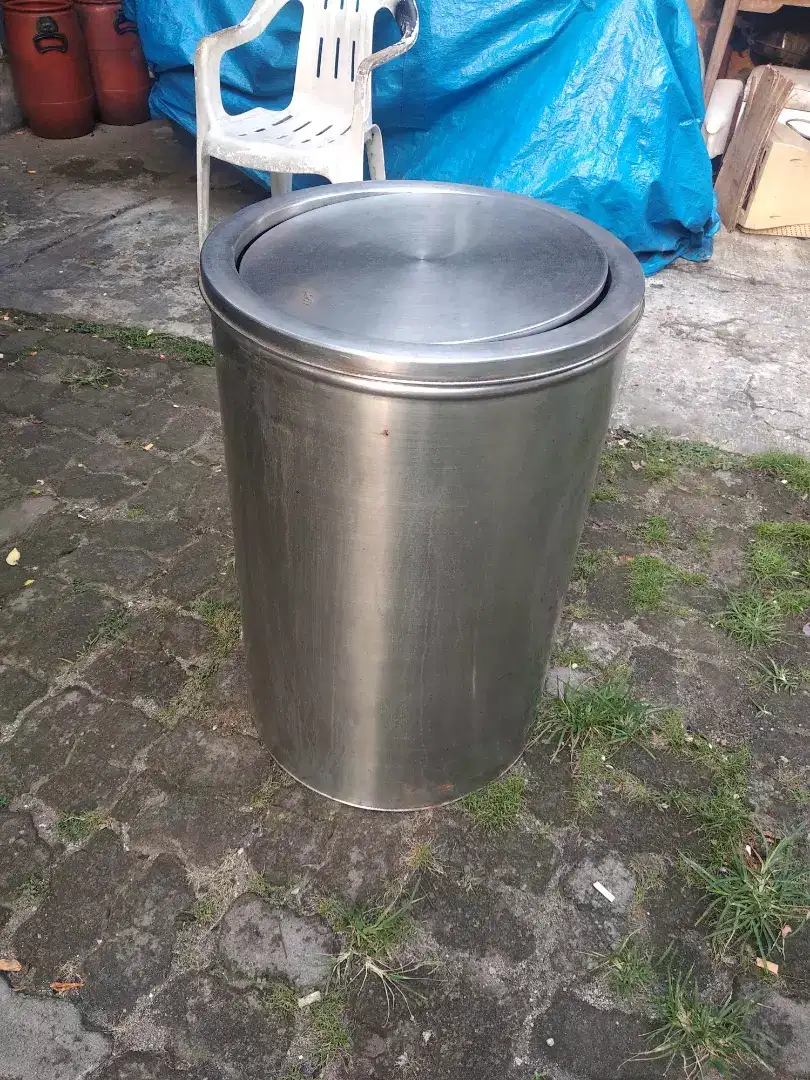 Tempat sampah stainless steel bekas tempat tepung diamater 48 tinggi70