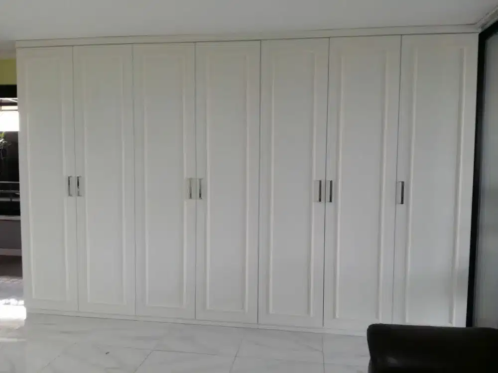 Lemari pakaian berkwalitas Premium .