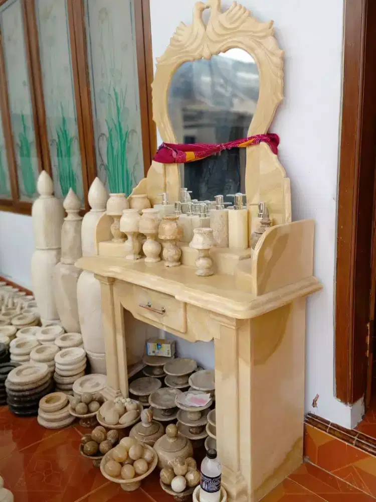 Meja Rias Cermin batu Onyx Coklat