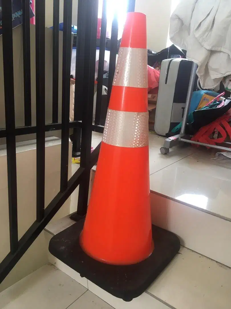 Traffic Cone Orange Base Hitam