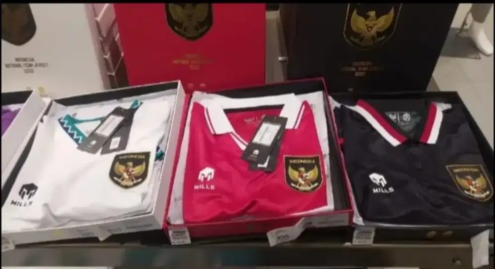 Jersey timnas Indonesia 2022 player issued merk Mills