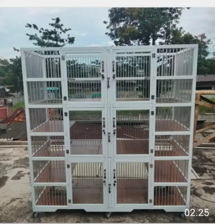 Kandang kucing alumunium 6 pintu putih