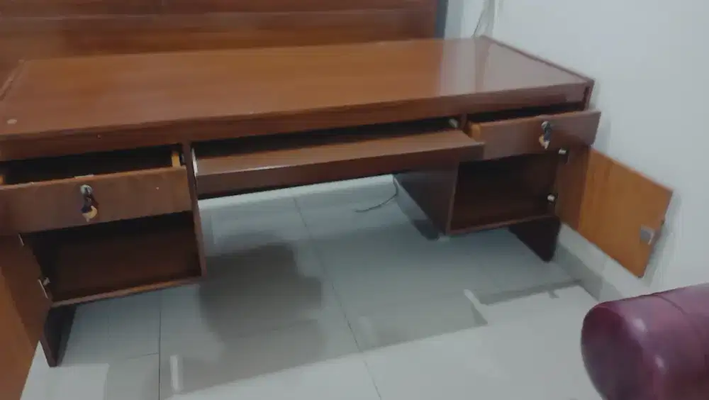 Meja kantor meja kokoh seperti meja direktur