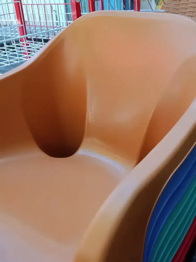 KURSI PLASTIK TERAS DESIGN UNIK