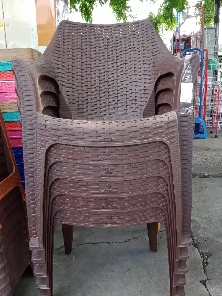 KURSI PLASTIK OLYMPLAST COKELAT MUDA DAN COKELAT TUA