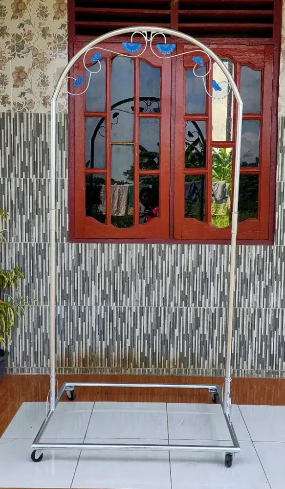 tiang ayunan bayi beroda