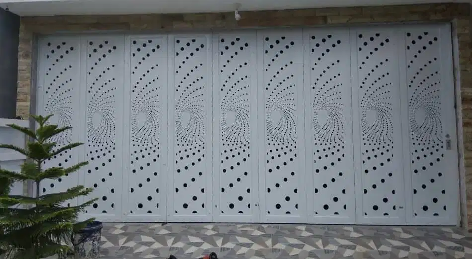 Pintu besi lipat Handerson cantik dengan motif custom ukiran